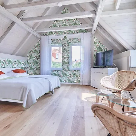 Bei Meyers Schlafen & Feiern