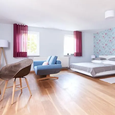 Гостевой дом Bei Meyers Schlafen & Feiern Bohlen (Saxony)